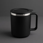 Ergonomic black insulated coffee mug with its soft-fit silicone lid, ideal for daily use.
